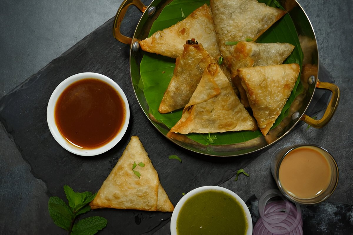 Ready-to-Eat Samosas – Veg, Chicken, Beef & Custom | Chef Horecana