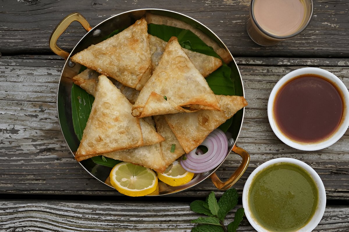 Ready-to-Eat Samosas – Veg, Chicken, Beef & Custom | Chef Horecana